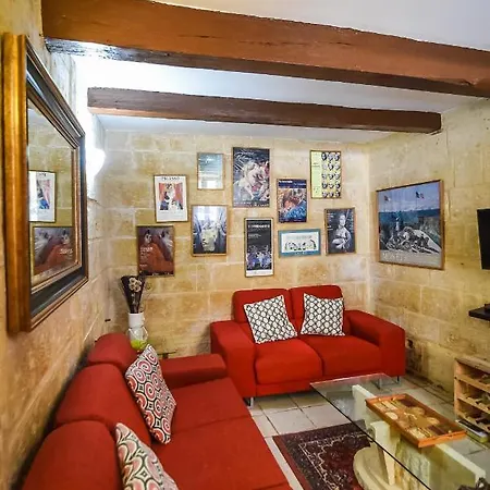 Centre - 1 Bedroom Historic Townhouse *