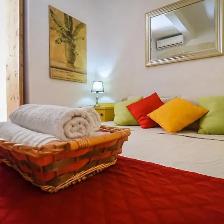 Centre - 1 Bedroom Historic Townhouse Appartement