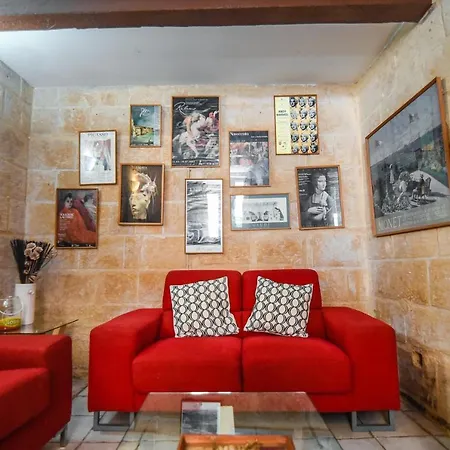 Centre - 1 Bedroom Historic Townhouse