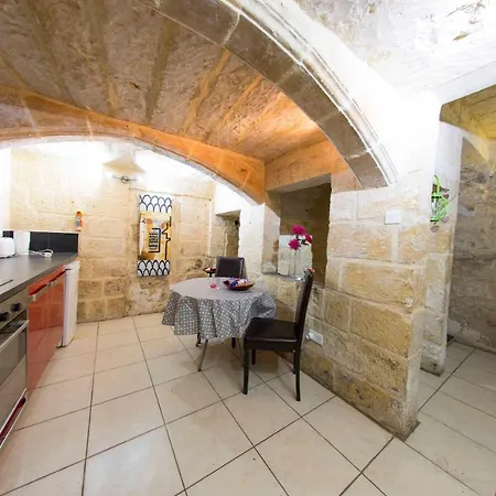 Centre - 1 Bedroom Historic Townhouse Appartement