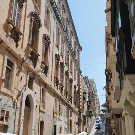 Centre - 1 Bedroom Historic Townhouse * La Valeta