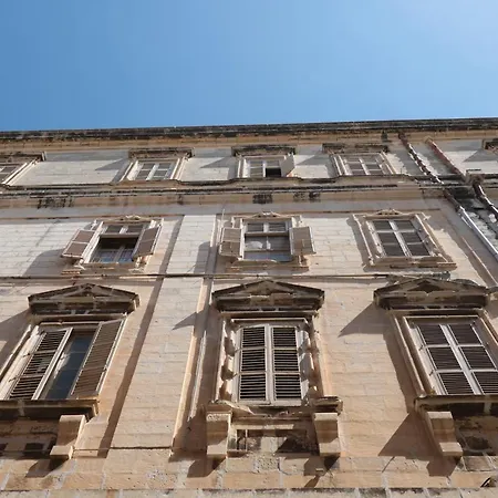 Centre - 1 Bedroom Historic Townhouse La Valeta