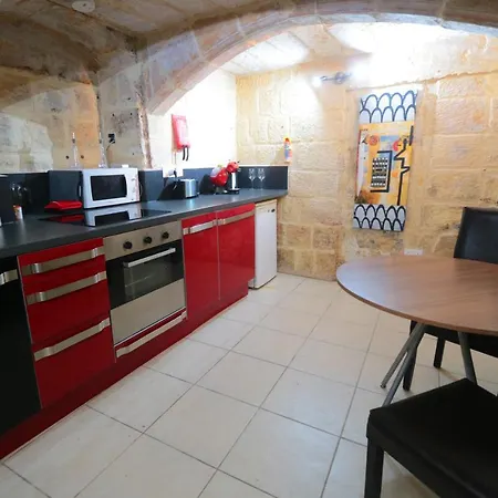 Centre - 1 Bedroom Historic Townhouse *