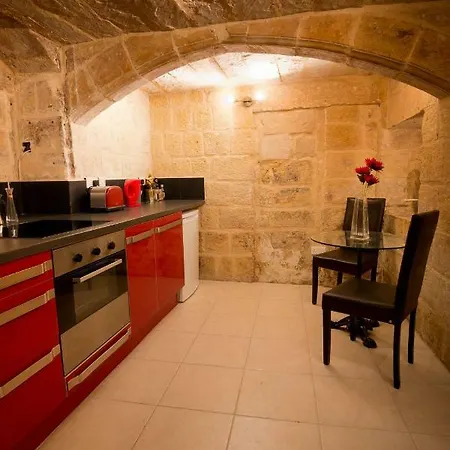 Centre - 1 Bedroom Historic Townhouse